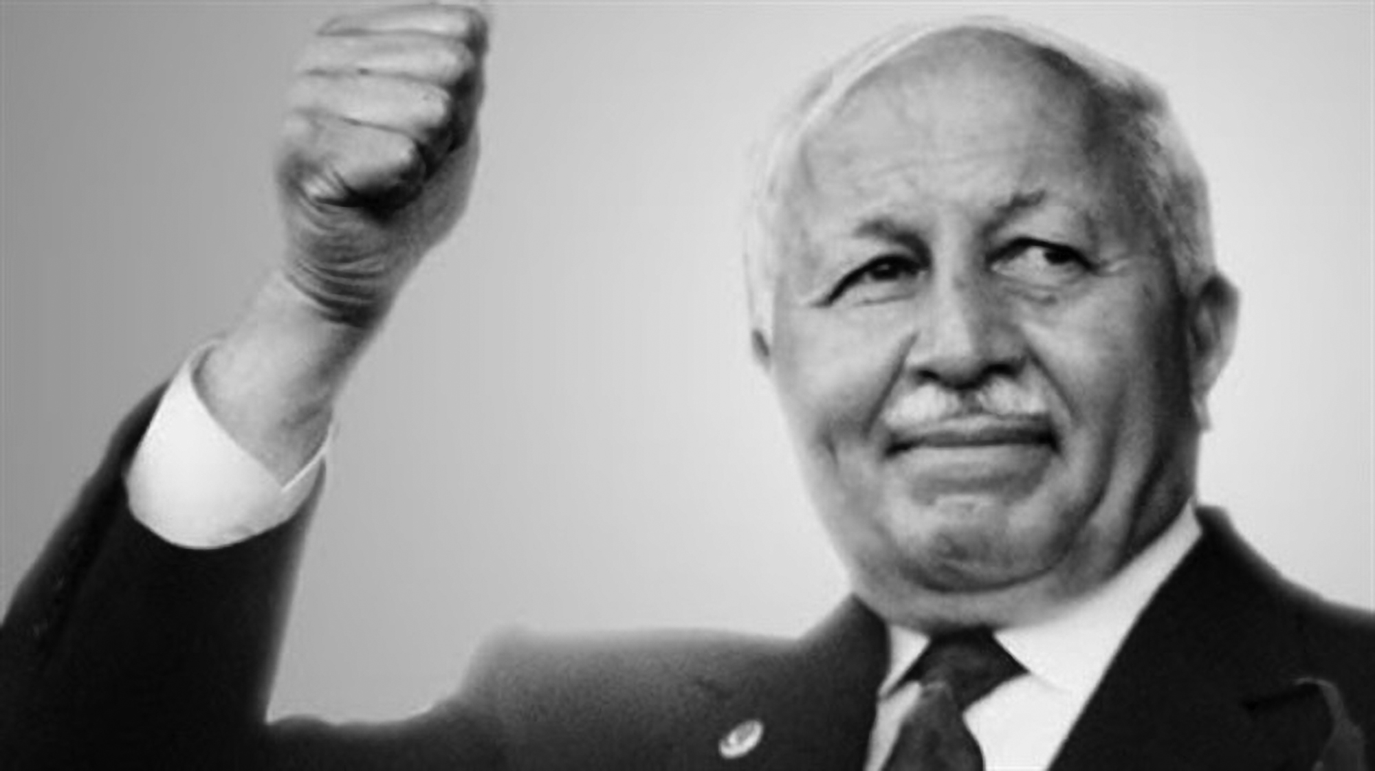 TARİHİ DİRİLTEN ADAM:  ERBAKAN
