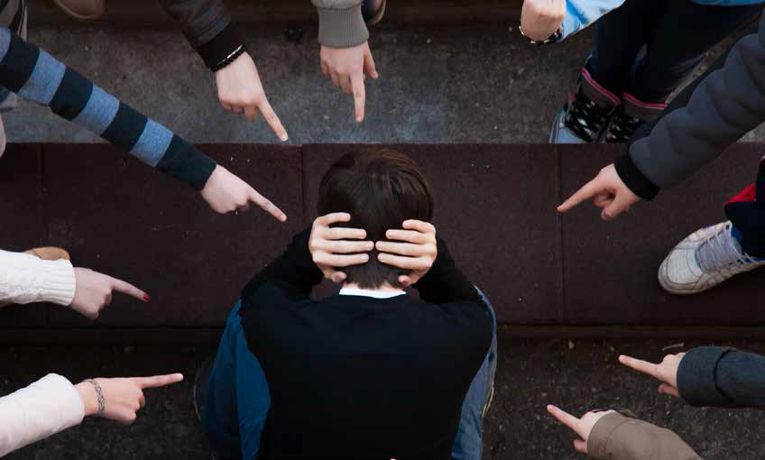 KÜFÜRBAZ NESİL YETİŞTİREN EĞİTİM