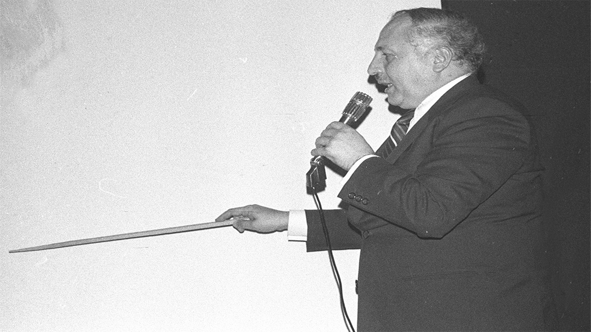 BİR DEVRİN EĞİTİM NEFERİ  PROF. DR. NECMETTİN ERBAKAN