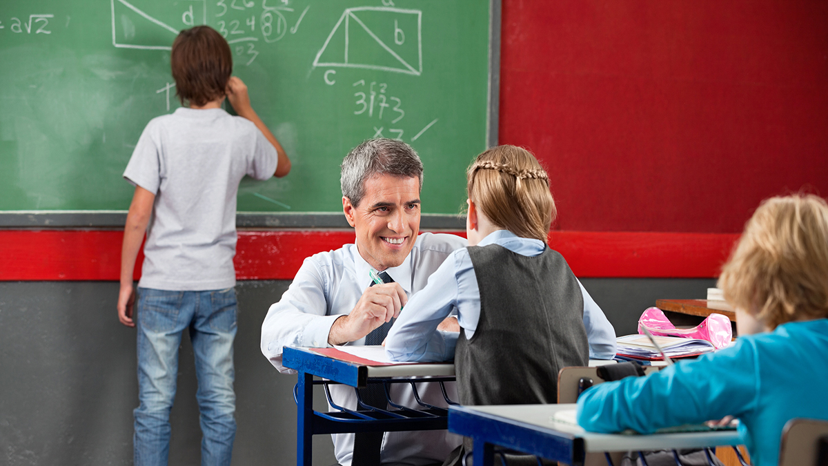 EĞİTİMDE ÖĞRETMEN UNSURU