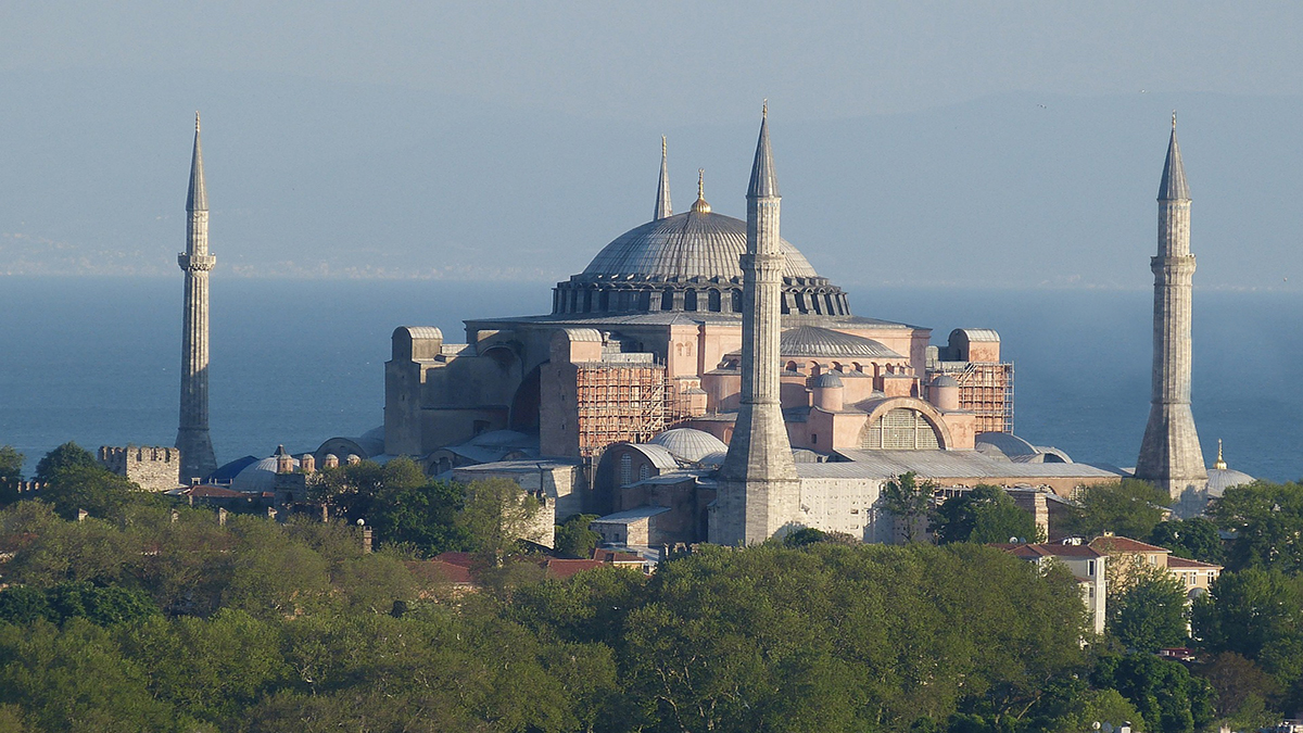BİR EĞİTİM KURUMU OLARAK AYASOFYA