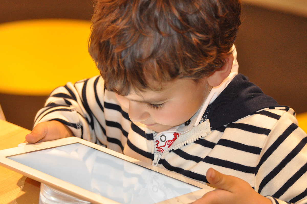 ÇOCUĞUN AHLAKİ GELİŞİMİNDE DİKKAT EDİLMESİ GEREKENLER