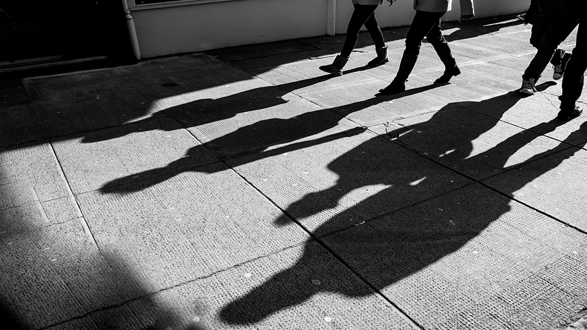 GÖSTERİ İLE HAYAT ARASINDA İSLAM